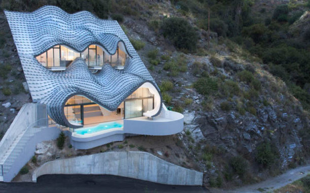 Dragon-Inspired-Cliff-House-640×382