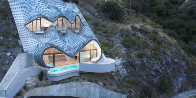 Dragon-Inspired-Cliff-House-640×382