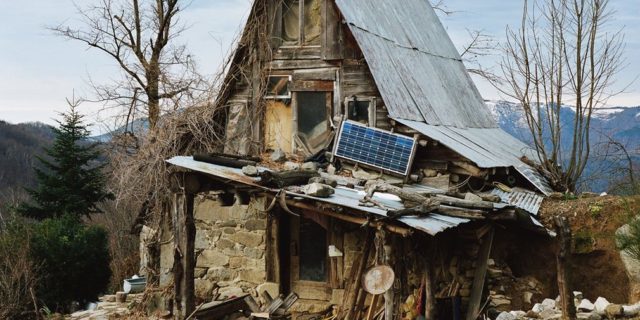 living-off-grid-all-over-Europe-640×640