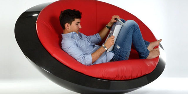 Futuristic-rocking-chair-1-640×457