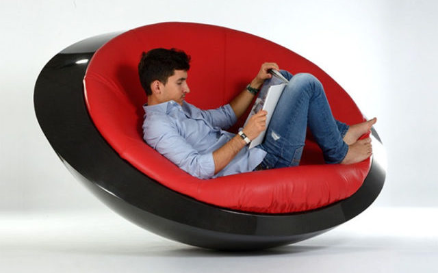 Futuristic-rocking-chair-1-640×457