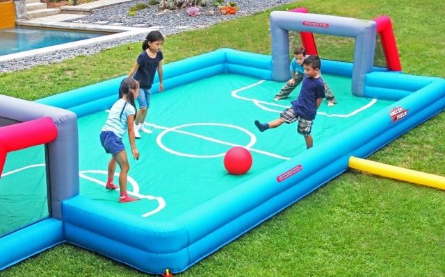 inflatable-soccer-field-640×437
