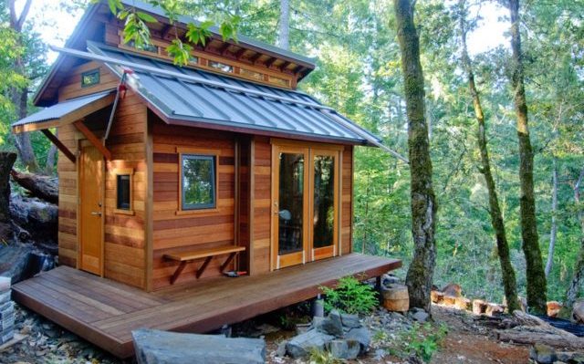 Tiny-House-In-The-Wilderness-640×428