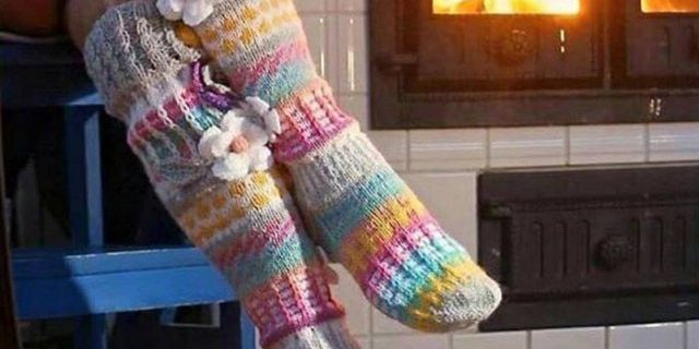 Crochet-Flower-Leg-Stockings-640×703