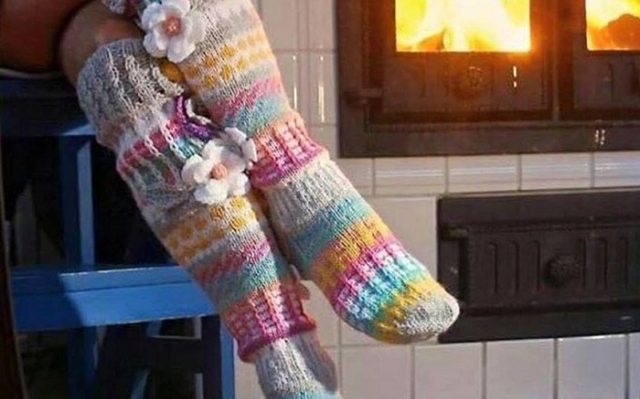 Crochet-Flower-Leg-Stockings-640×703