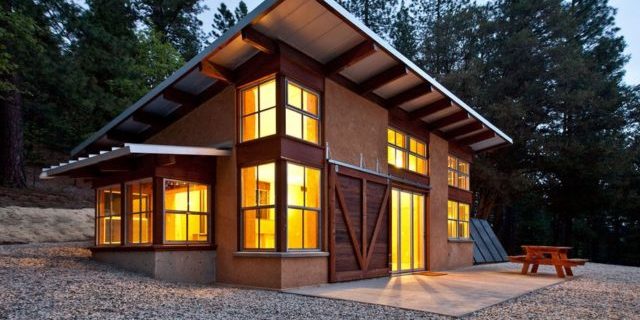 Off-the-Grid-Strawbale-Cabin-1-640×420