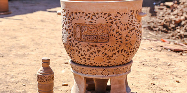 Refrigerator-that-Runs-Without-Electricity-640×426